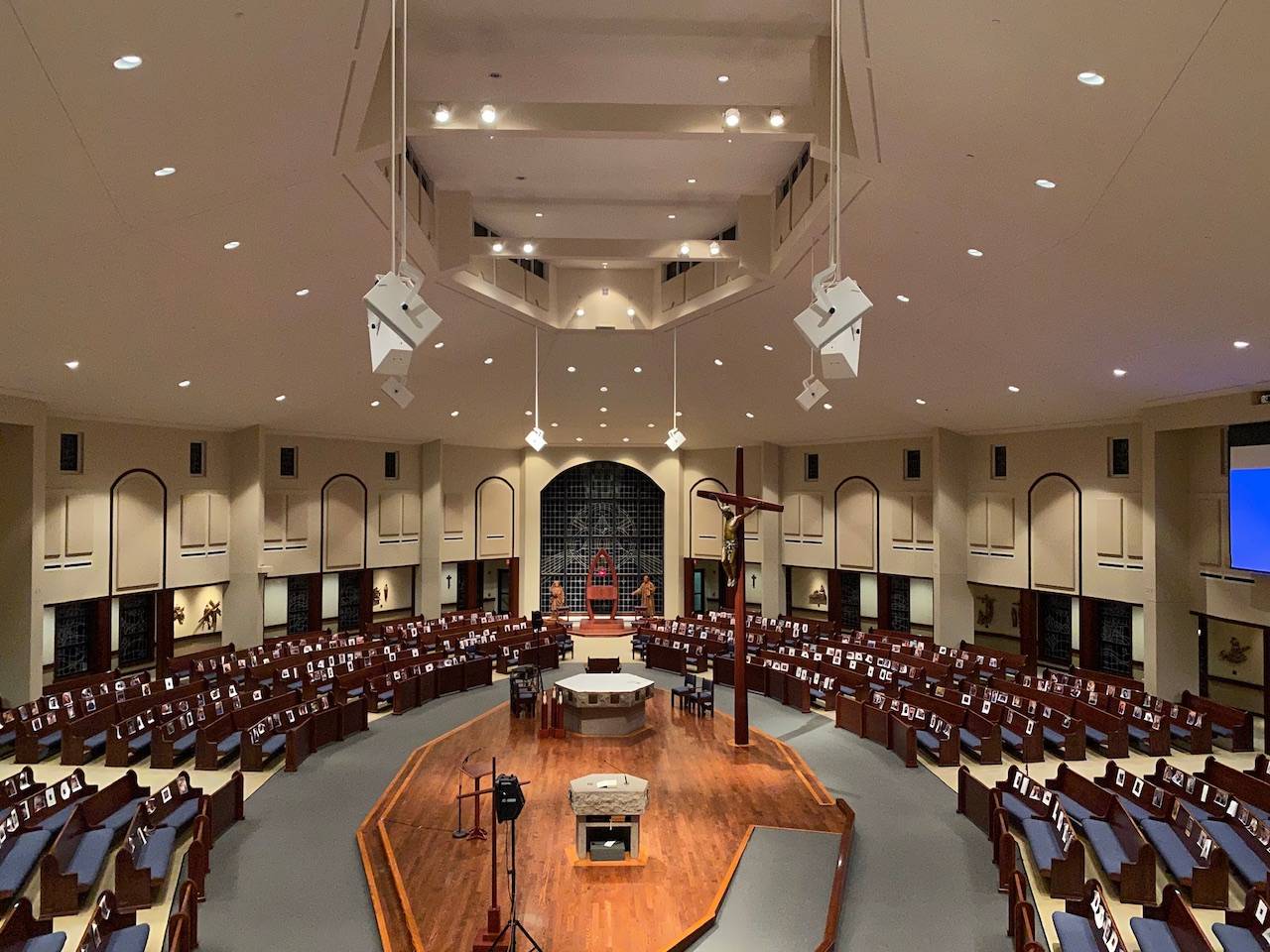 Illinois Church Taps APAV Solutions For d&b Y- and V-Series Loudspeaker Systems